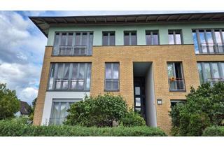 Wohnung kaufen in 14612 Falkensee, Schön helle, renovierte große und bezugsfreie 2-Zimmer-Wohnung im 1. OG mit ca. 80 m2 in Falkens