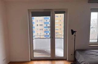 Wohnung mieten in Eichhorster Straße 14A, 12689 Marzahn, Helle 1-Zimmer Wohnung im 3. OG mit Balkon in Berlin-Marzahn