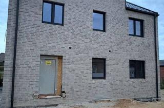 Wohnung mieten in In Granterath 34, 41812 Erkelenz, Exklusive Neubauwohnung mit Balkon, Wärmepumpe & Stellplätzen – Erstbezug