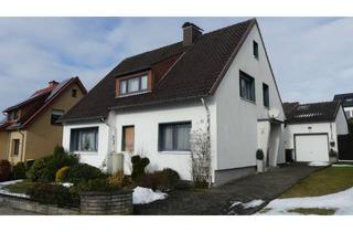 Haus kaufen in 32683 Barntrup, Vielfältig nutzbares Ein-/Zweifamilienhaus mit Garage und liebevoll gestaltetem Garten