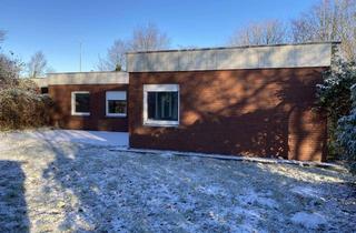 Grundstück zu kaufen in Wiesenkamp 5-7, 27474 Cuxhaven, Wohnbungalows mit großer unbebauter Grundstücksfläche am Rand von Cuxhaven