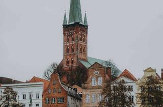 Wohnung kaufen in 23552 Innenstadt, Ein Wohnkunstwerk an der Obertrave – Wasserblick, Welterbe & Geschichte