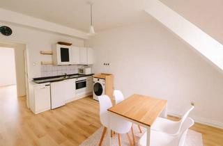 Wohnung kaufen in 40221 Bilk, Zweizimmer-Dachgeschosswohnung in Top-Lage von Düsseldorf-Unterbilk
