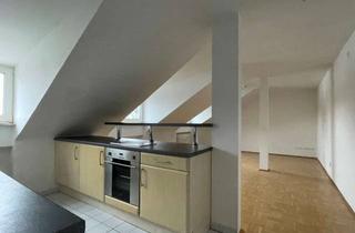 Wohnung mieten in Gebbertstr. 130, 91058 Erlangen, Gemütliche Dachgeschoss-Wohnung mit Einbauküche!