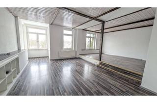 Wohnung mieten in Heinrich-Schütz-Str. 50, 09130 Sonnenberg, Wohnen mit Wow-Effekt: Stuck, Kronleuchter & offene Küche