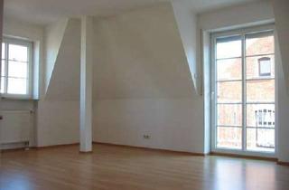 Wohnung mieten in Culitzscher Straße 18, 08112 Wilkau-Haßlau, Frisch renovierte 2-Raum-Dachgeschosswohnung mit Balkon zu vermieten