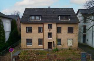 Einfamilienhaus kaufen in 22609 Nienstedten, Nienstedten! Sanierungsbedürftiges Mehrfamilienhaus mit Baugrundstück für ein Einfamilienhaus