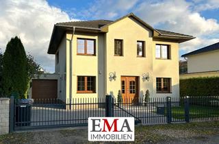 Villa kaufen in 13591 Staaken, Ihre Traumvilla: Eleganz und Komfort mit Whirlpool-Terrasse