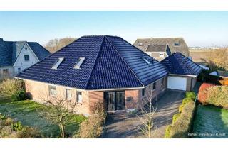 Haus kaufen in 25761 Büsumer Deichhausen, Bungalow mit ausgebautem DG, 8 Zimmern und Sauna auf Eigenland in verkehrsberuhigtem Wohngebiet