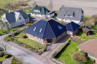 Haus kaufen in 25761 Büsumer Deichhausen, Bungalow mit ausgebautem DG, 8 Zimmern, ca. 257 m² Wfl., Sauna auf Eigenland in ruhigem Wohngebiet