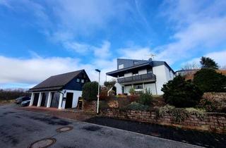 Haus kaufen in Vogelsbergstraße 12, 63679 Schotten, Zweifamilienhaus mit Apartment in Feldrandlage mit traumhaftem Stauseeblick