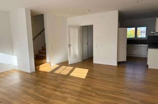 Haus mieten in Mirjam-Pressler-Weg 3b, 22941 Bargteheide, Eckreihenhaus mit 4 Zimmern auf ca. 119 m² Wohnfläche, zwei Carportstellplätze, Kellerraum