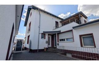 Wohnung kaufen in 50374 Erftstadt, Renovierte Wohnung im Zweifamilienhaus mit toller Dachterasse