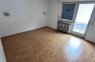 Wohnung kaufen in 72574 Bad Urach, Bad Urach - Attraktive 4-Zimmer-Wohnung mit Balkon, Terrasse, Garten & Garage