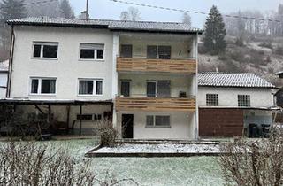 Wohnung kaufen in 72574 Bad Urach, Bad Urach - Attraktive 4 - Zimmer Wohnung mit Garage und Dachgeschossfläche