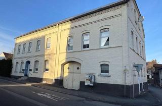 Mehrfamilienhaus kaufen in 34414 Warburg, Warburg - Solides Mehrfamilienhaus mit fünf Wohneinheiten und zusätzlicher PV-Einnahme in Warburg- OT