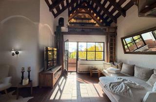 Wohnung kaufen in 85551 Kirchheim, Schlossburg-Charakter trifft mediterranes Wohngefühl – außergewöhnliche Maisonette auf zwei Ebenen