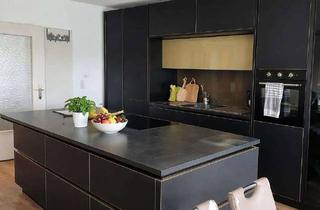 Wohnung kaufen in Königsberger Straße, 69168 Wiesloch, Modernisierte 3,5-Zimmerwohnung mit Balkon und Garage