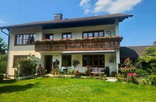 Haus kaufen in 83317 Teisendorf, Frühlingserwachen in Teisendorf: Umfangreich modernisiertes Zweifamilienhaus mit viel Garten!