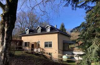 Haus kaufen in 53940 Hellenthal, Pferdeliebhaber aufgepasst! Charmantes Landhaus in Naturgebiet mit Wiese, Pferdeboxen und Wald