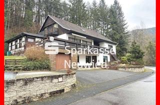 Einfamilienhaus kaufen in 56589 Niederbreitbach, Großzügiges Einfamilienhaus mit ELW in Ortsrandlage!