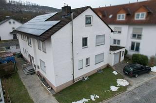 Mehrfamilienhaus kaufen in 37688 Beverungen, Massives Mehrfamilienhaus mit Garten, 3 Garagen und PV-Anlage