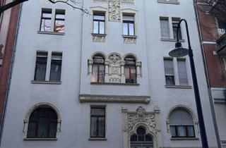 Wohnung kaufen in 65195 Wiesbaden, Gemütliche 3,5 Zimmer Maisonette - Dachgeschosswohnung mit großem Sonnenbalkon und 2 Parkplätzen