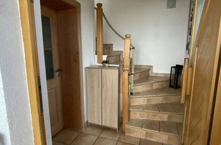 Wohnung kaufen in 84555 Jettenbach, Charmante Dachgeschosswohnung mit Gartenanteil in einem Zweiparteienhaus