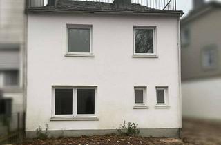 Haus kaufen in 53937 Schleiden, Renovierungsbedürftiges Haus mit großem Grundstück