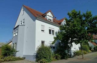 Wohnung kaufen in 97437 Haßfurt, Sonnenverwöhnte Lage & schöner Ausblick: helle 3 Zi-Dachwohnung (ca. 71 m²) mit Balkon, Keller u.