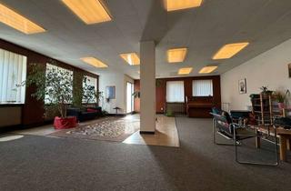 Wohnung kaufen in 68199 Neckarau, Großzügige Erdgeschosswohnung mit vielfältigen Nutzungsmöglichkeiten in Neckarau