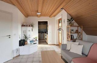 Wohnung kaufen in 85235 Odelzhausen, Gepflegte Dachgeschoss-Maisonette mit Kamin und zwei Außenbereichen.