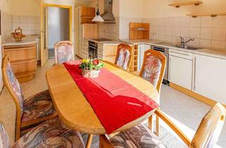 Wohnung kaufen in 78194 Immendingen, Attraktive 3-Zi.-Wohnung mit Kamin, ausgebautem Dachraum, Garage und eigenem Garten in Immendingen