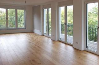 Wohnung mieten in Am Tierpark 51, 10319 Friedrichsfelde, unbefristet - Leben zwischen den Bäumen – helle Wohnung am Tierpark mit zwei Balkonen