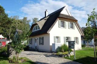 Haus kaufen in Am Dünenwald 35, 18551 Glowe, Elegantes Ferienhaus unter Reet mit privater Sauna und Sonnenterrasse