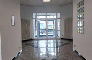 Büro zu mieten in Industriestraße 10, 61118 Bad Vilbel, Großzügige Praxis-/Bürofläche im 2. OG (Aufzug) im Industriegebiet in Bad Vilbel - Dortelweil