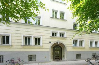 Wohnung kaufen in Rotkreuzplatz, 80637 Neuhausen-Nymphenburg, Nahe Rotkreuzplatz - 4-Zi.-Altbauwohnung mit Balkon zum Innenhof