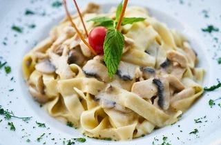 Gastronomiebetrieb mieten in 50968 Marienburg, italienisches Restaurant mit schöner Terrasse im Kölner Süden