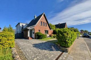 Einfamilienhaus kaufen in 25813 Husum, Modernisiertes Einfamilienhaus mit Dachterrasse, Sauna & Doppelgarage