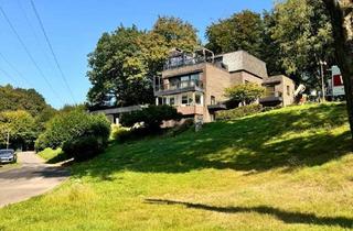 Villa kaufen in 33803 Steinhagen, Zeitlose Villa im Waldidyll – Großes Anwesen mit vier individuellen Wohnbereichen!