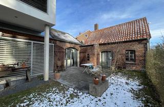 Wohnung kaufen in 33330 Gütersloh, Exklusive Wohnkultur im Denkmal: Großzügige Erdgeschosswohnung in Bestlage am Theater Gütersloh