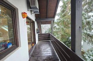 Wohnung kaufen in 79410 Badenweiler, Badenweiler - RESERVIERT: Ganz charmante 2,5 Zimmer-DG Wohnung mit gr. Balkon am Waldrand zu verkaufen