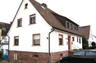 Wohnung mieten in 75334 Straubenhardt, Modernisierte 2-Zimmer-Wohnung mit Einbauküche, nutzbarem Dachraum und PKW-Stellplatz