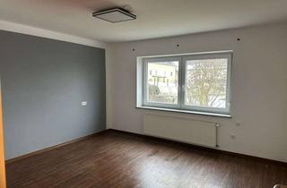 Wohnung mieten in Am Hang, 92442 Wackersdorf, Helle 4-Zimmer-Wohnung mit Balkon und Garage in Wackersdorf