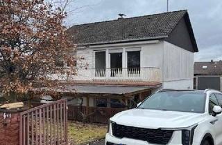 Einfamilienhaus kaufen in Königsberger Straße, 63695 Glauburg, Freistehendes Einfamilienhaus mit Garagen