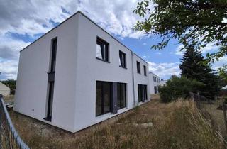 Haus mieten in Birkenhain 1 B, 15806 Zossen, Modernes, zeitgmäßes wohnen in lichtdurchfluteter Doppelhaushälfte mit Stellplatz und Garten