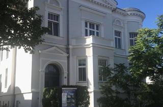 Büro zu mieten in Rosa-Luxemburg-Straße 28, 18055 Stadtmitte, Büroeinheit mit 2 Räumen, Duschbad und Laminat in zentraler Lage