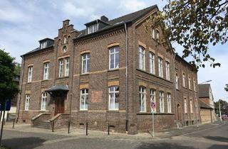 Sozialwohnungen mieten in Alte Landstraße 60, 50129 Bergheim, Frisch renovierte 2-Zimmer-Wohnung im Denkmal - nur für Ü60 mit WBS