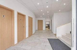 Gewerbeimmobilie kaufen in 32805 Horn-Bad Meinberg, Großzügige, sanierte Gewerbefläche und Wohnung mit fantastischem Altbaucharme