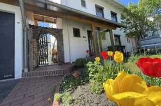 Haus kaufen in 96450 Coburg, Coburg - Reihenendhaus mit großem Garten und 3 Garagen in Coburg Zentrum